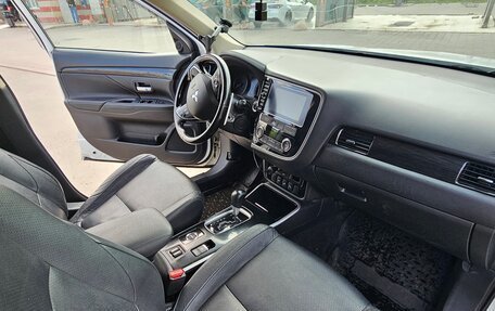 Mitsubishi Outlander III рестайлинг 3, 2018 год, 2 150 000 рублей, 2 фотография
