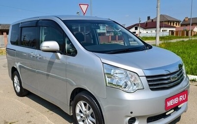 Toyota Noah III, 2011 год, 1 749 000 рублей, 1 фотография