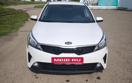 KIA Rio IV, 2021 год, 1 665 000 рублей, 2 фотография