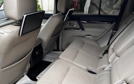 Mitsubishi Pajero IV, 2017 год, 3 130 000 рублей, 20 фотография