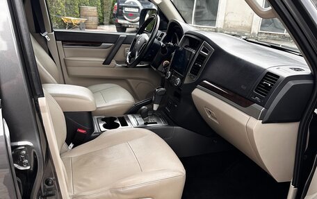 Mitsubishi Pajero IV, 2017 год, 3 130 000 рублей, 22 фотография