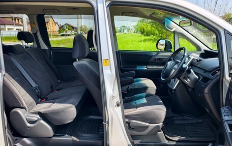 Toyota Noah III, 2011 год, 1 749 000 рублей, 12 фотография