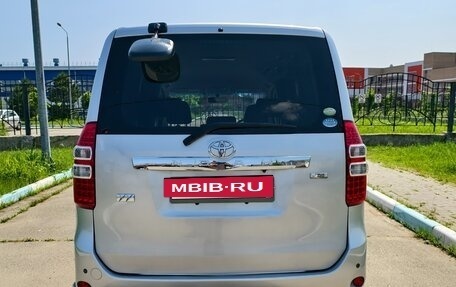 Toyota Noah III, 2011 год, 1 749 000 рублей, 6 фотография