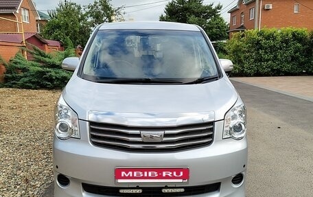 Toyota Noah III, 2011 год, 1 749 000 рублей, 21 фотография