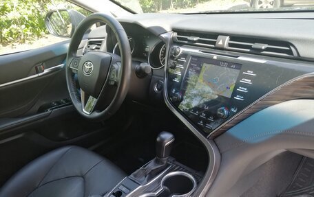 Toyota Camry, 2018 год, 3 100 000 рублей, 26 фотография