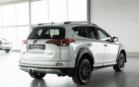 Toyota RAV4, 2018 год, 2 365 000 рублей, 2 фотография