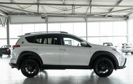 Toyota RAV4, 2018 год, 2 365 000 рублей, 5 фотография