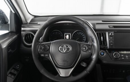 Toyota RAV4, 2018 год, 2 365 000 рублей, 10 фотография