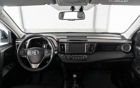 Toyota RAV4, 2018 год, 2 365 000 рублей, 9 фотография