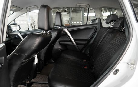 Toyota RAV4, 2018 год, 2 365 000 рублей, 13 фотография