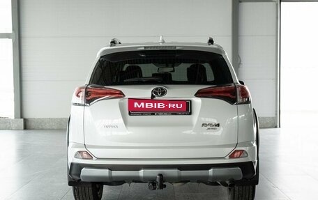 Toyota RAV4, 2018 год, 2 365 000 рублей, 8 фотография