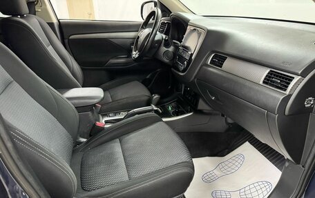 Mitsubishi Outlander III рестайлинг 3, 2018 год, 1 779 000 рублей, 19 фотография
