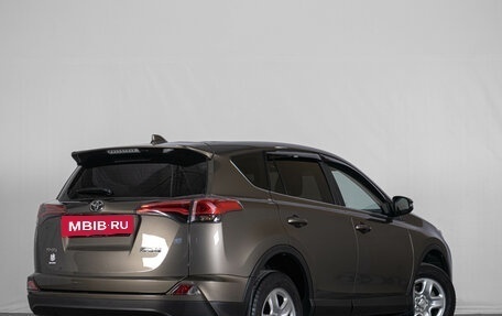 Toyota RAV4, 2017 год, 2 399 000 рублей, 4 фотография