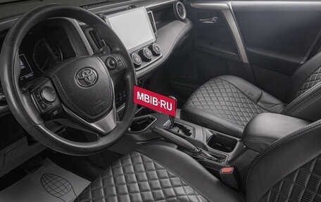 Toyota RAV4, 2017 год, 2 399 000 рублей, 8 фотография