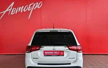 Mitsubishi Outlander III рестайлинг 3, 2016 год, 1 679 000 рублей, 4 фотография