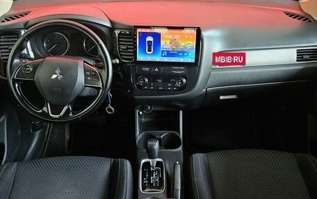 Mitsubishi Outlander III рестайлинг 3, 2016 год, 1 679 000 рублей, 9 фотография