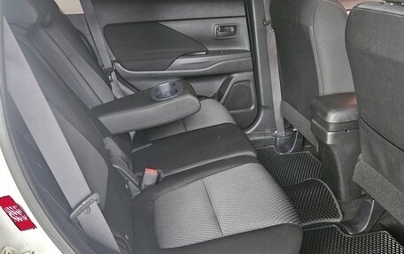 Mitsubishi Outlander III рестайлинг 3, 2016 год, 1 679 000 рублей, 13 фотография