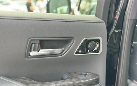 Toyota Land Cruiser, 2025 год, 12 800 000 рублей, 18 фотография