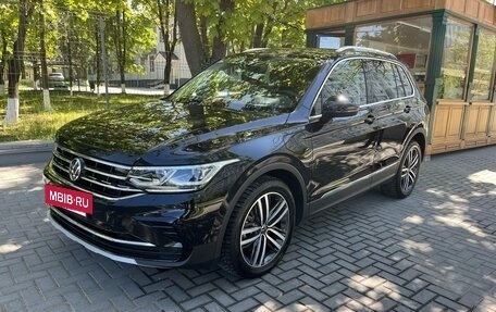 Volkswagen Tiguan II, 2022 год, 4 100 000 рублей, 2 фотография