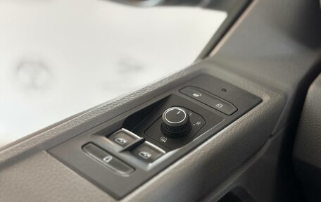 Volkswagen Caravelle T6 рестайлинг, 2021 год, 3 690 000 рублей, 13 фотография