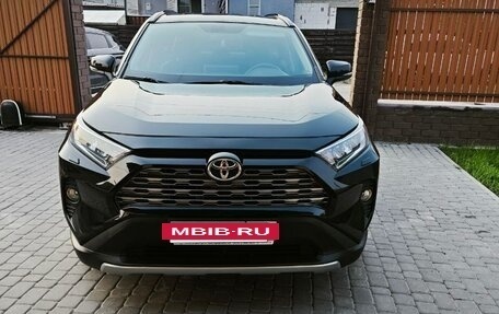 Toyota RAV4, 2020 год, 3 375 000 рублей, 8 фотография