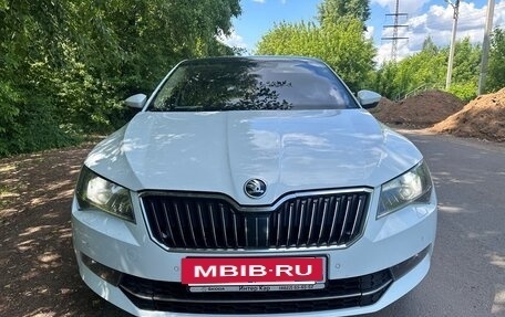 Skoda Superb III рестайлинг, 2015 год, 1 800 000 рублей, 2 фотография