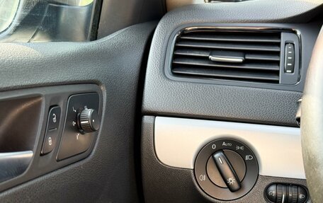 Volkswagen Jetta VI, 2012 год, 975 000 рублей, 15 фотография