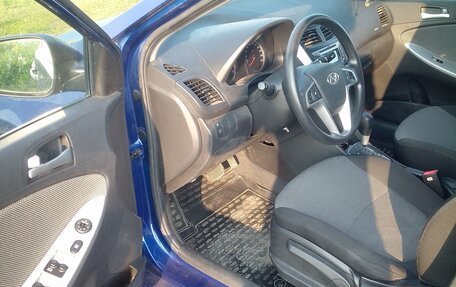 Hyundai Solaris II рестайлинг, 2013 год, 930 000 рублей, 4 фотография