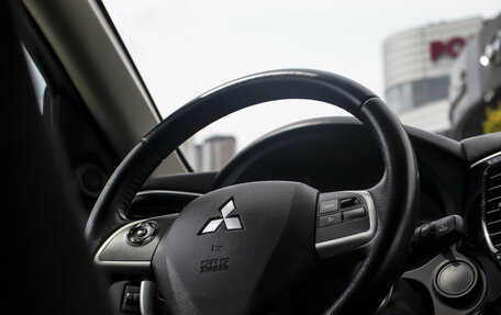 Mitsubishi Outlander III рестайлинг 3, 2013 год, 1 645 000 рублей, 13 фотография
