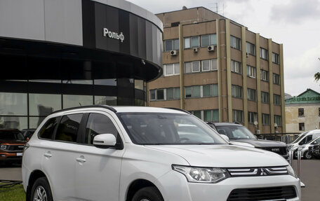 Mitsubishi Outlander III рестайлинг 3, 2013 год, 1 645 000 рублей, 3 фотография