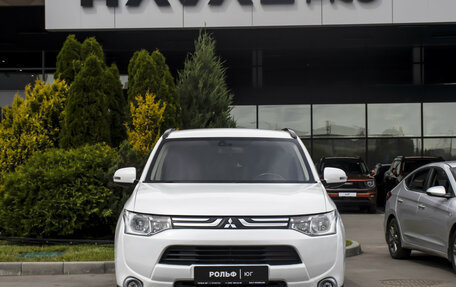 Mitsubishi Outlander III рестайлинг 3, 2013 год, 1 645 000 рублей, 2 фотография