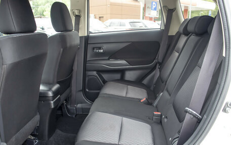 Mitsubishi Outlander III рестайлинг 3, 2013 год, 1 645 000 рублей, 10 фотография