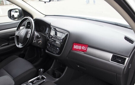 Mitsubishi Outlander III рестайлинг 3, 2013 год, 1 645 000 рублей, 9 фотография