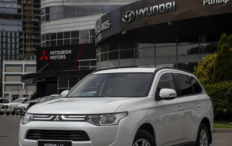 Mitsubishi Outlander III рестайлинг 3, 2013 год, 1 645 000 рублей, 19 фотография