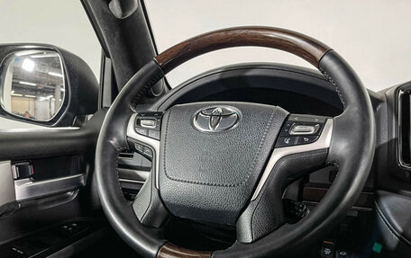 Toyota Land Cruiser 200, 2018 год, 7 800 000 рублей, 15 фотография