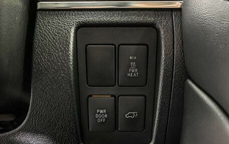 Toyota Land Cruiser 200, 2018 год, 7 800 000 рублей, 20 фотография