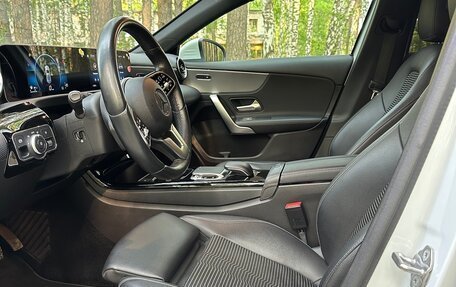Mercedes-Benz A-Класс, 2019 год, 2 700 000 рублей, 15 фотография