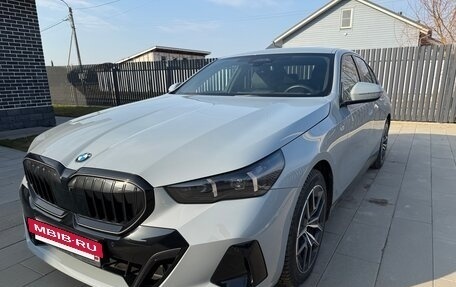 BMW 5 серия, 2023 год, 6 750 000 рублей, 2 фотография