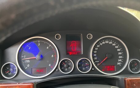 Volkswagen Touareg III, 2005 год, 1 300 000 рублей, 19 фотография