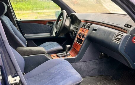 Mercedes-Benz E-Класс, 1996 год, 290 000 рублей, 2 фотография