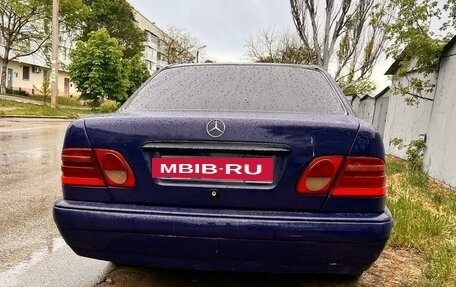 Mercedes-Benz E-Класс, 1996 год, 290 000 рублей, 3 фотография