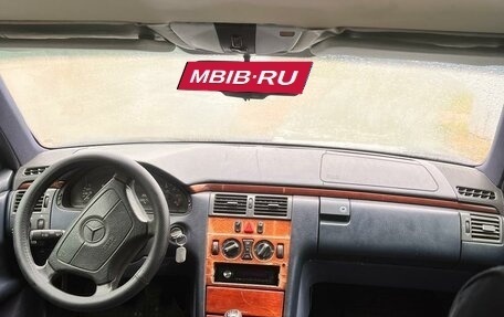 Mercedes-Benz E-Класс, 1996 год, 290 000 рублей, 4 фотография