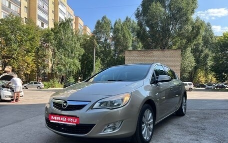 Opel Astra J, 2011 год, 920 000 рублей, 1 фотография