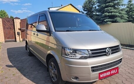 Volkswagen Caravelle T5, 2011 год, 2 300 000 рублей, 3 фотография