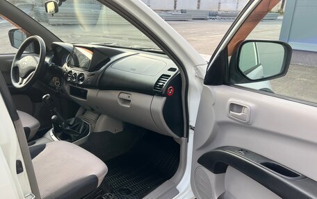 Mitsubishi L200 IV рестайлинг, 2007 год, 800 000 рублей, 18 фотография
