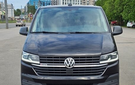 Volkswagen Multivan T6 рестайлинг, 2021 год, 5 500 000 рублей, 2 фотография