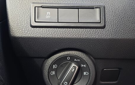 Volkswagen Multivan T6 рестайлинг, 2021 год, 5 500 000 рублей, 30 фотография