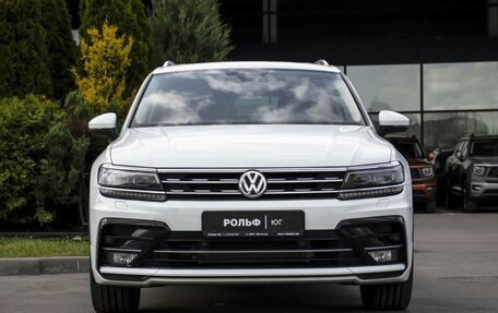 Volkswagen Tiguan II, 2020 год, 2 398 000 рублей, 2 фотография