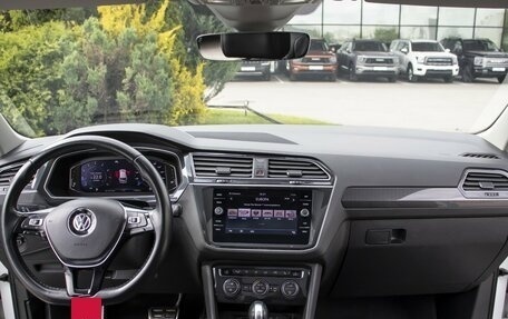 Volkswagen Tiguan II, 2020 год, 2 398 000 рублей, 13 фотография
