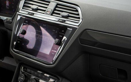 Volkswagen Tiguan II, 2020 год, 2 398 000 рублей, 17 фотография